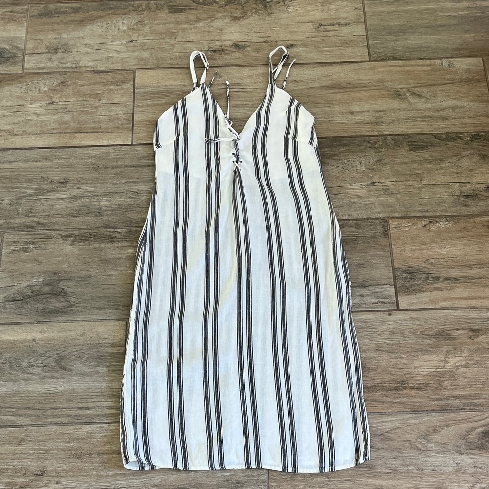 Reformation Carmen Lace Up Dress in Black and White Stiped. Size X-Small. - Picture 9 of 9